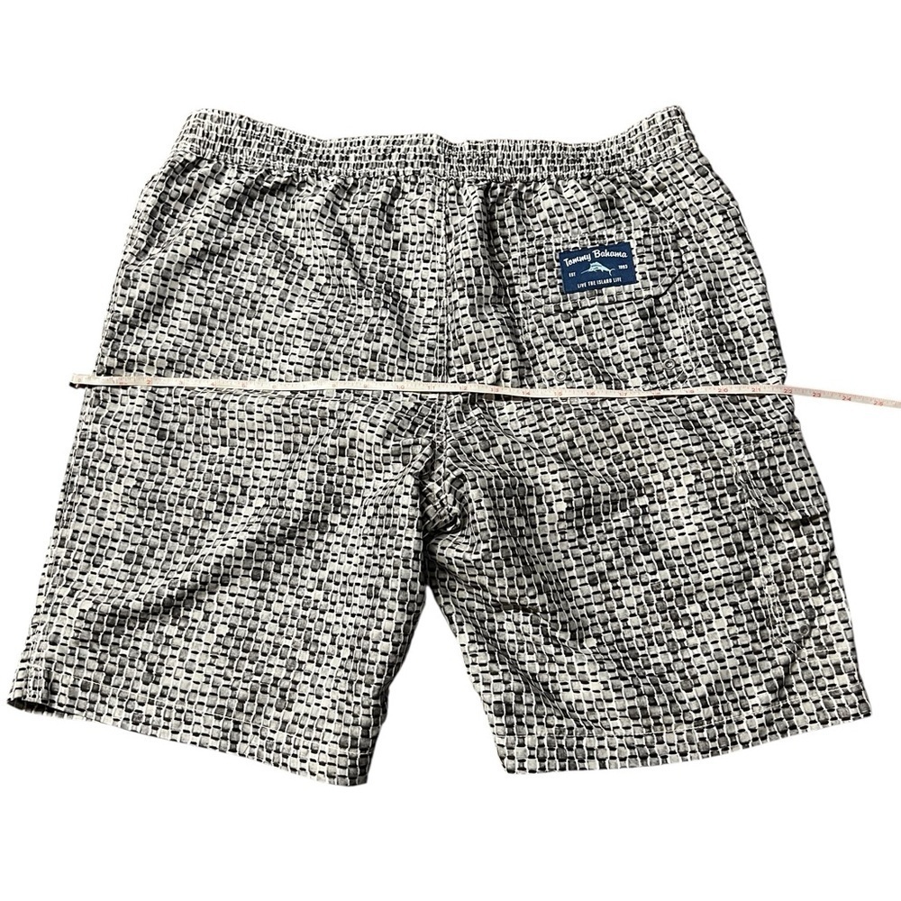 Tommy Bahama Black, Gray and White Board Shorts with Modern Pattern Size Large - Picture 10 of 14